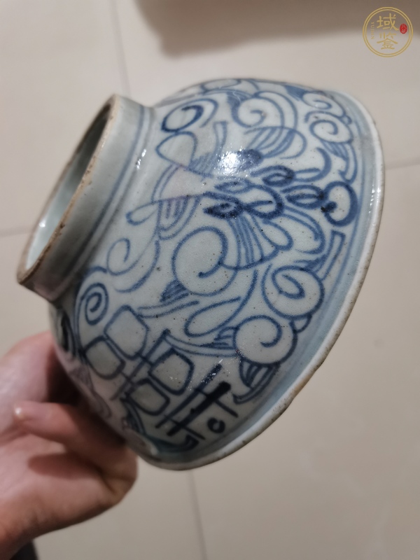 古玩陶瓷青花淡描花卉紋喜字碗真品鑒賞圖
