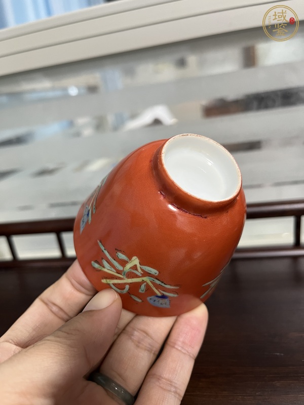 古玩陶瓷珊瑚紅粉彩花卉紋仰鐘杯真品鑒賞圖