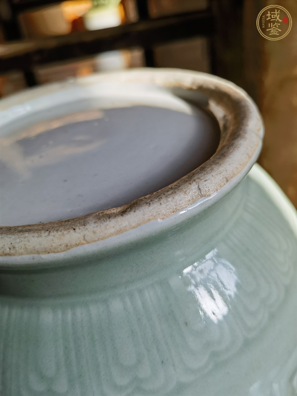 古玩陶瓷豆青雙耳瓶真品鑒賞圖