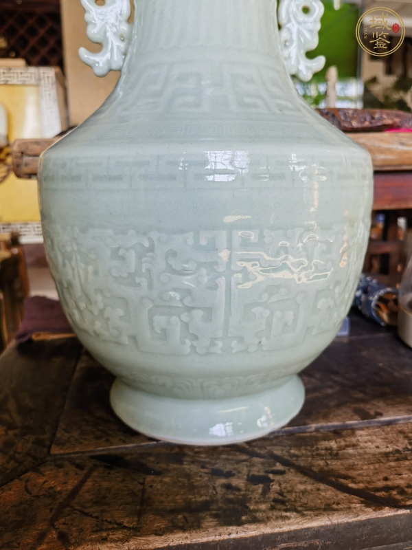 古玩陶瓷豆青雙耳瓶真品鑒賞圖