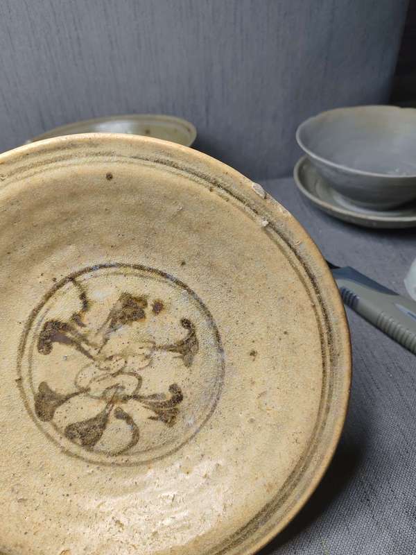 古玩陶瓷館藏級珍品宋代青花花卉紋折沿大盤拍賣,當前價格19800元