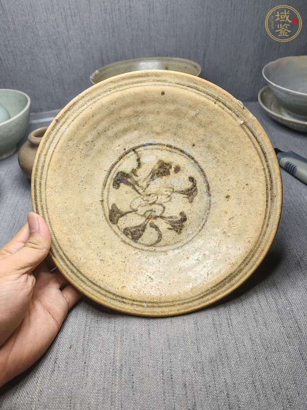 古玩陶瓷青花花卉紋折沿盤真品鑒賞圖