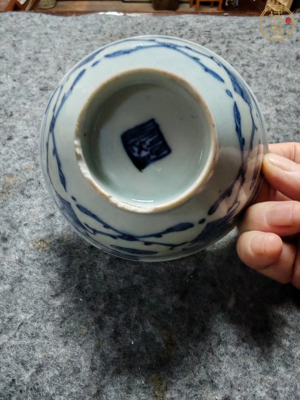 古玩陶瓷花卉紋青花碗真品鑒賞圖