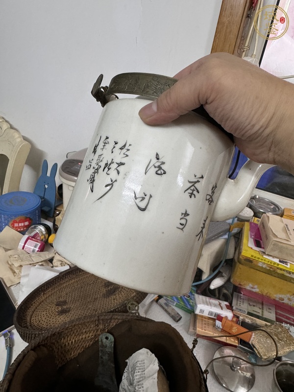 古玩陶瓷粉彩松鶴紋提梁壺真品鑒賞圖