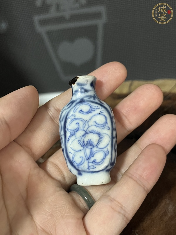 古玩陶瓷青花淡描花卉紋鼻煙壺真品鑒賞圖