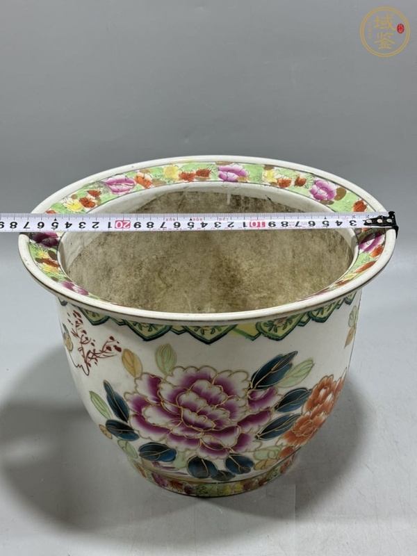 古玩陶瓷花卉紋花盆真品鑒賞圖