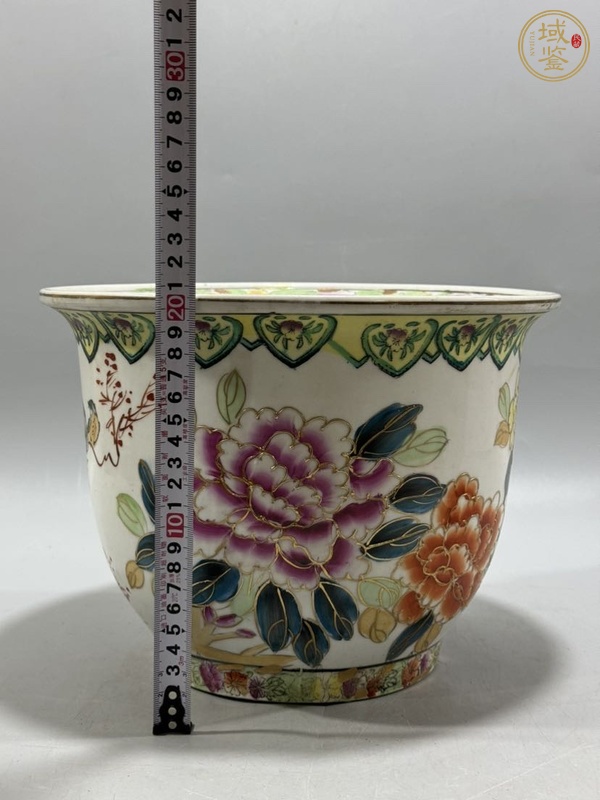 古玩陶瓷花卉紋花盆真品鑒賞圖