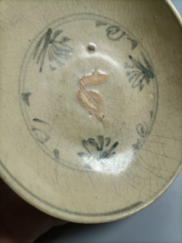 古玩陶瓷正德臥足青花堆塑魚(yú)藻紋盤(pán)拍賣(mài)，當(dāng)前價(jià)格288元