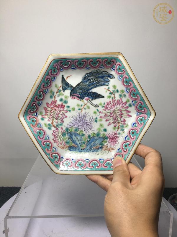 古玩陶瓷花鳥紋粉彩六方盤真品鑒賞圖