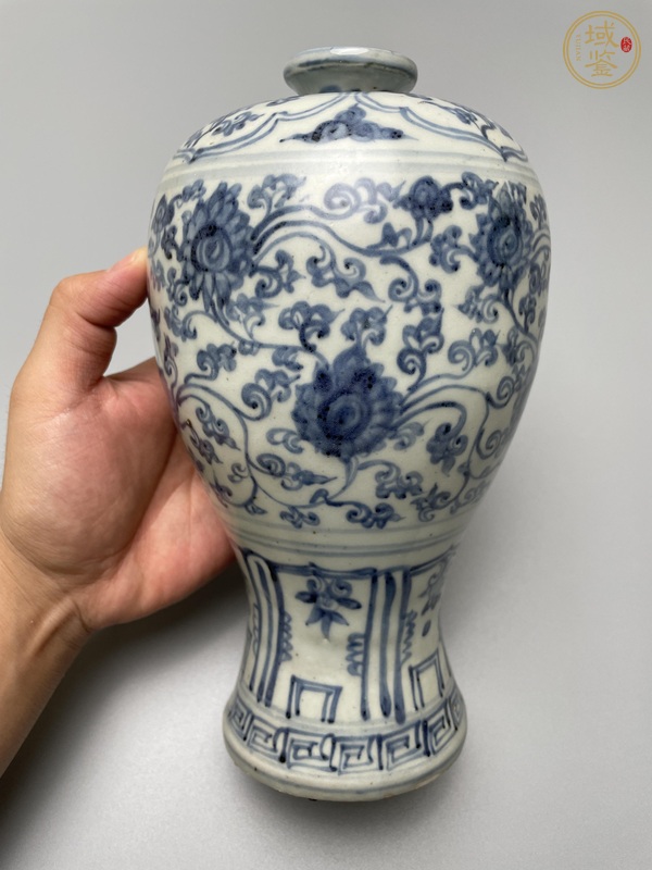 古玩陶瓷青花纏枝花卉紋梅瓶真品鑒賞圖