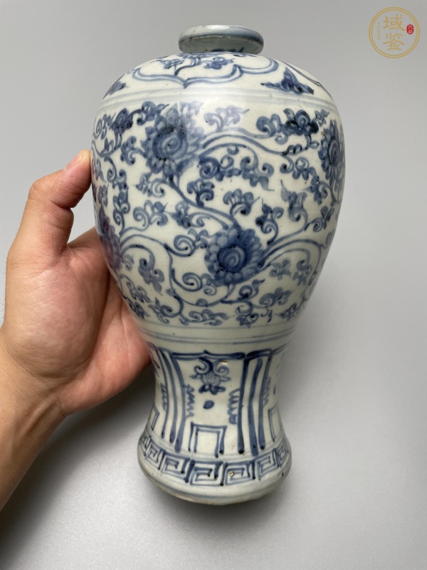 古玩陶瓷明中期纏枝蓮梅瓶真品鑒賞圖