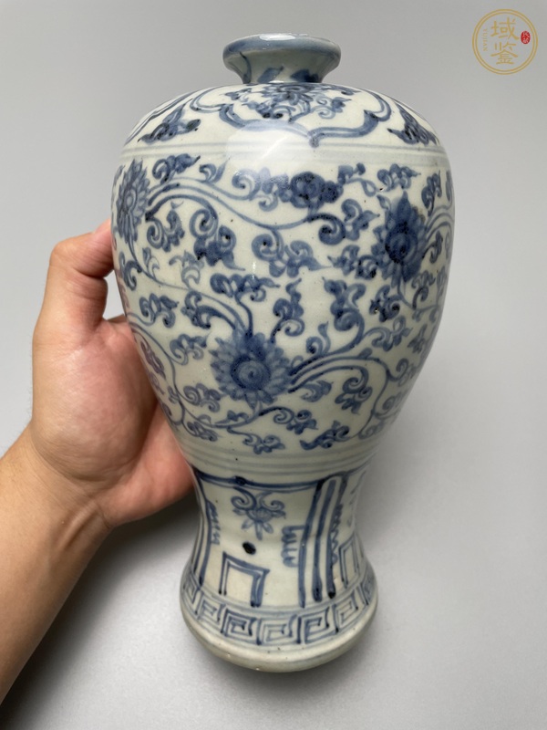 古玩陶瓷青花纏枝花卉紋梅瓶真品鑒賞圖