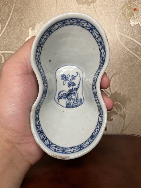 古玩陶瓷青花花卉紋元寶洗真品鑒賞圖