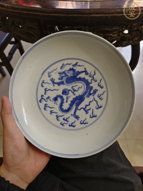 古玩陶瓷龍紋青花盤真品鑒賞圖
