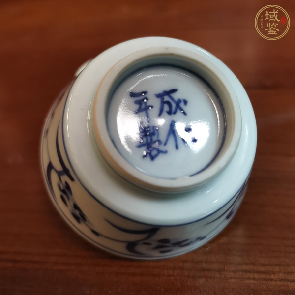 古玩陶瓷花卉紋青花杯真品鑒賞圖