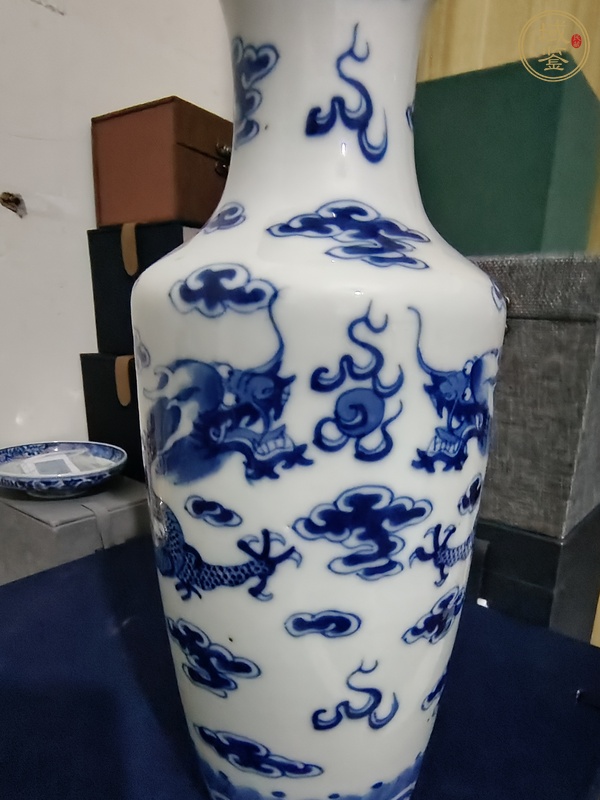 古玩陶瓷龍紋青花瓶真品鑒賞圖