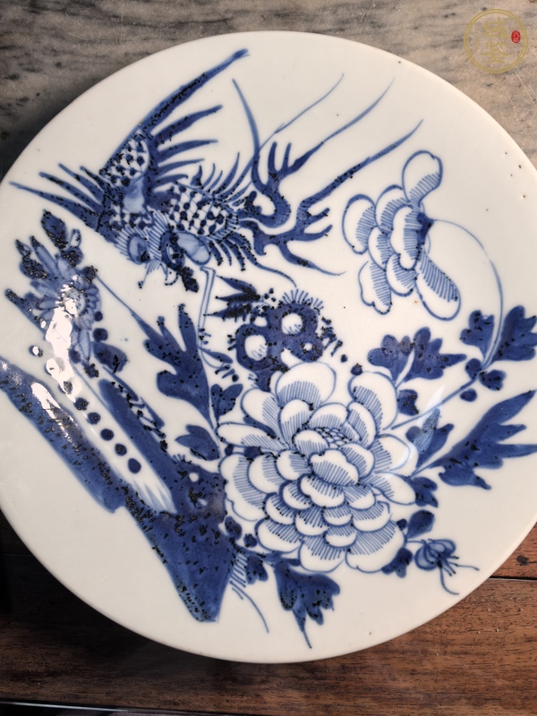 古玩陶瓷鳳穿牡丹青花盤真品鑒賞圖