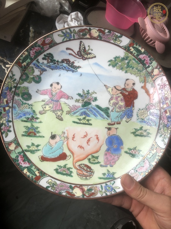 古玩陶瓷嬰戲紋廣彩盤真品鑒賞圖