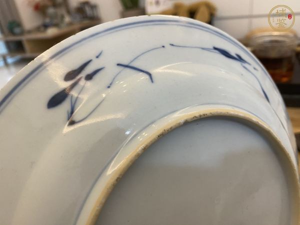 古玩陶瓷花卉紋青花盤真品鑒賞圖