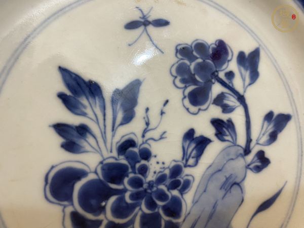 古玩陶瓷花卉紋青花盤真品鑒賞圖