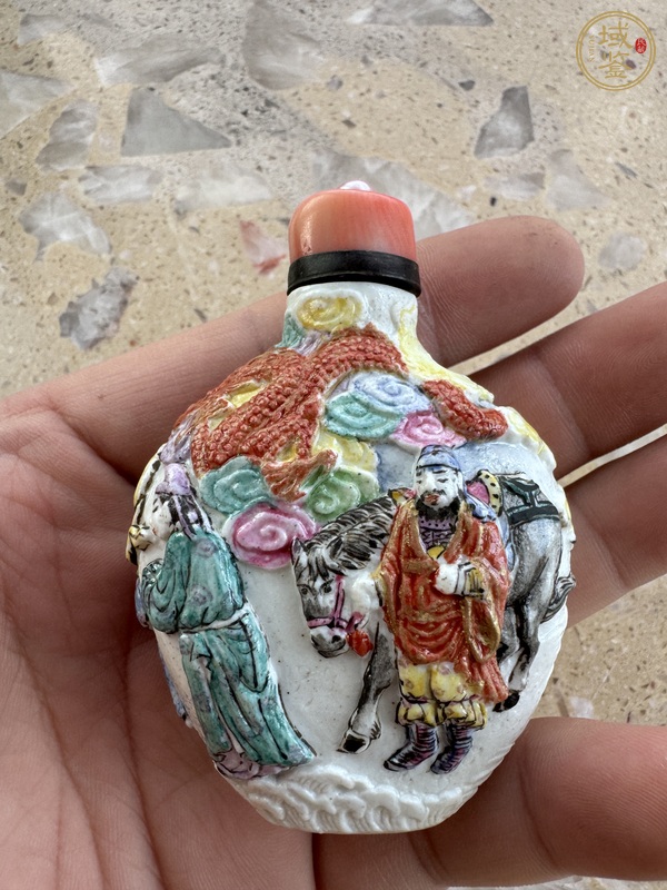 古玩陶瓷民國(guó)至解放初期粉彩吊臂人物故事圖鼻煙壺真品鑒賞圖