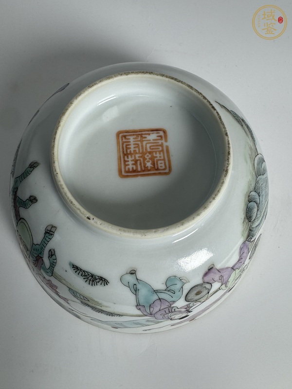 古玩陶瓷粉彩麒麟送子圖茶碗真品鑒賞圖