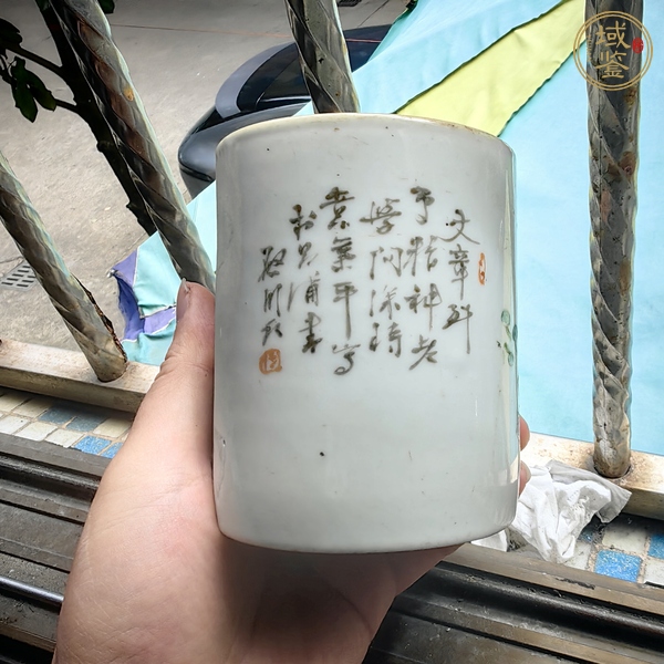 古玩陶瓷淺降彩博古花卉紋筆筒真品鑒賞圖