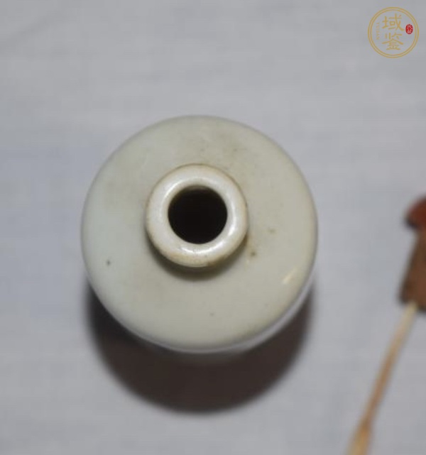 古玩陶瓷青花釉里紅人物紋鼻煙壺真品鑒賞圖
