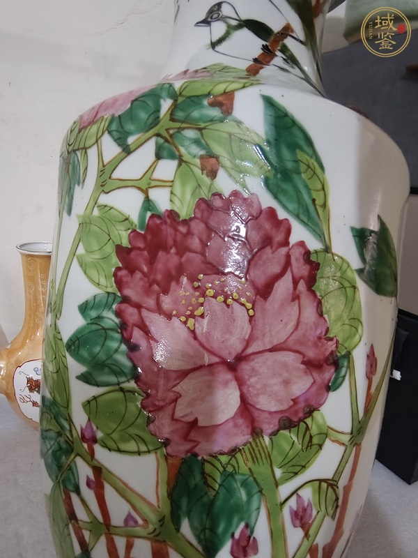 古玩陶瓷淺絳彩花鳥(niǎo)紋雙鋪首瓶真品鑒賞圖