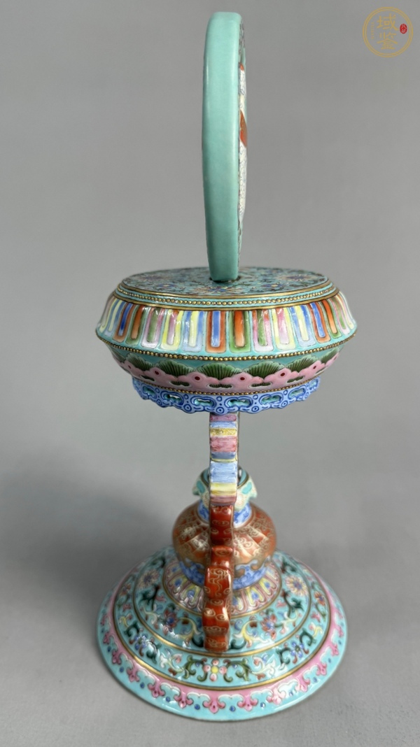 古玩陶瓷清乾隆粉彩纏枝花卉綬帶瓶貢器真品鑒賞圖