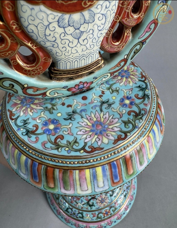 古玩陶瓷清乾隆粉彩纏枝花卉綬帶瓶貢器真品鑒賞圖