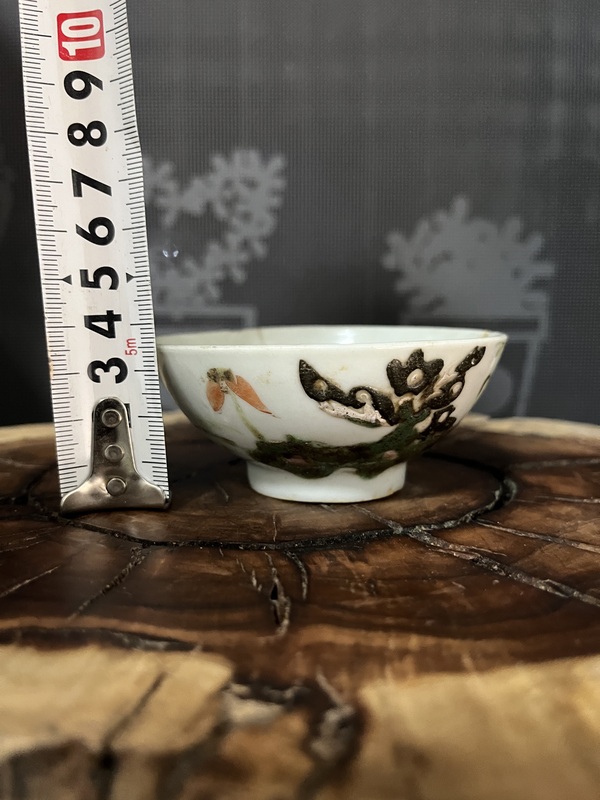 古玩陶瓷清末民初粉彩花蝶紋茶碗拍賣，當(dāng)前價格150元