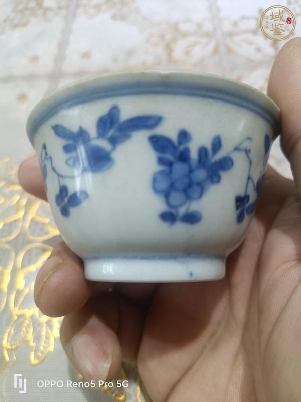 古玩陶瓷花卉紋青花杯真品鑒賞圖