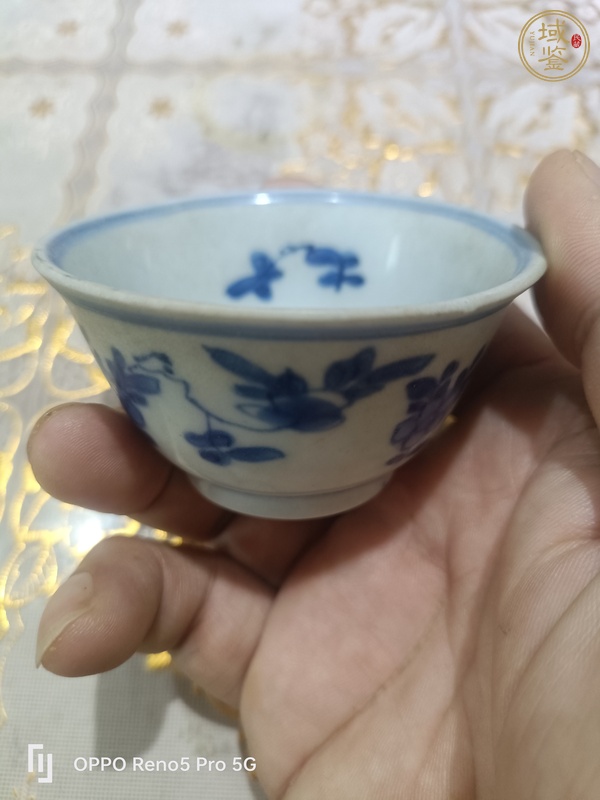 古玩陶瓷花卉紋青花杯真品鑒賞圖