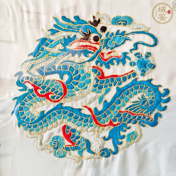 古玩雜項(xiàng)三藍(lán)繡雙龍海水刺繡掛屏 真品鑒賞圖