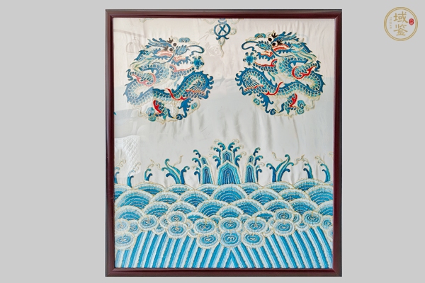 古玩雜項(xiàng)三藍(lán)繡雙龍海水刺繡掛屏 真品鑒賞圖