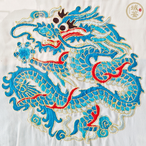 古玩雜項(xiàng)三藍(lán)繡雙龍海水刺繡掛屏 真品鑒賞圖