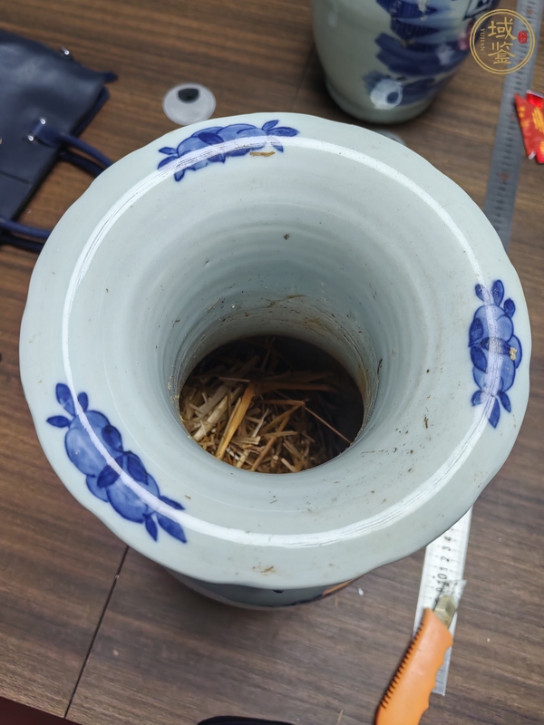 古玩陶瓷麒麟鳳紋豆青釉青花瓶真品鑒賞圖