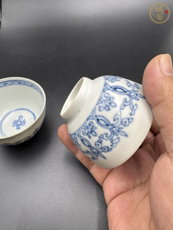 古玩陶瓷青花纏枝花卉紋茶碗真品鑒賞圖