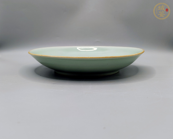 古玩陶瓷清中期豆青釉小盤真品鑒賞圖