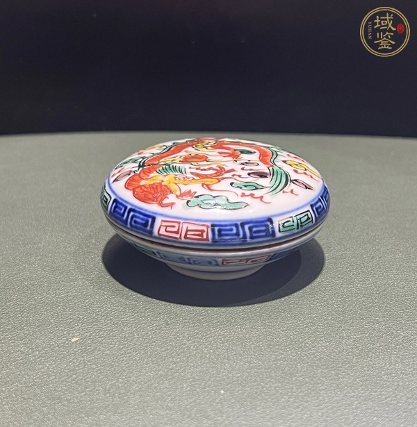 古玩陶瓷青花五彩云龍紋印尼盒真品鑒賞圖