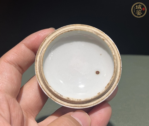 古玩陶瓷青花五彩云龍紋印尼盒真品鑒賞圖