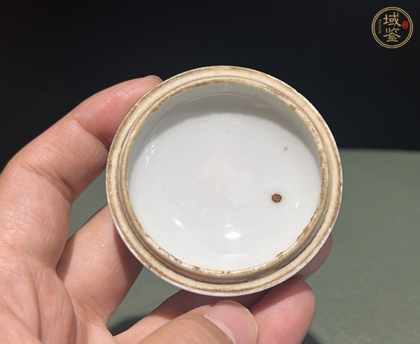 古玩陶瓷青花五彩云龍紋印尼盒真品鑒賞圖