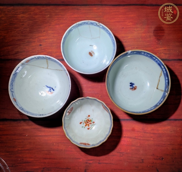 古玩陶瓷清康熙青花礬紅描金花卉紋杯一組真品鑒賞圖