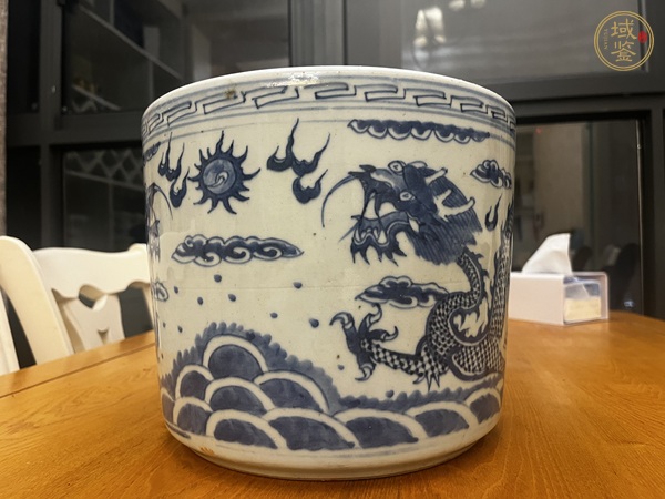 古玩陶瓷龍紋青花圈足筒式香爐真品鑒賞圖