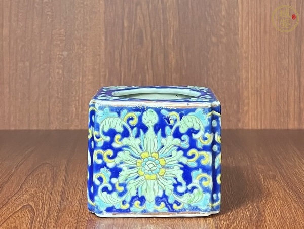 古玩陶瓷藍(lán)地粉彩纏枝花紋水盂真品鑒賞圖