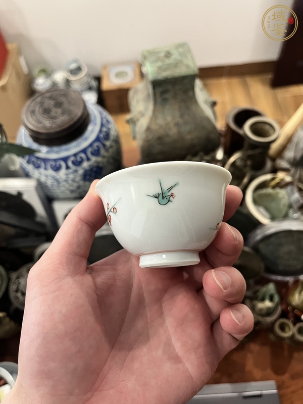 古玩陶瓷花鳥(niǎo)紋彩繪杯真品鑒賞圖