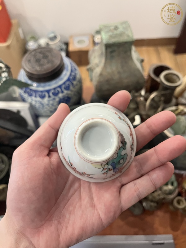 古玩陶瓷花鳥(niǎo)紋彩繪杯真品鑒賞圖