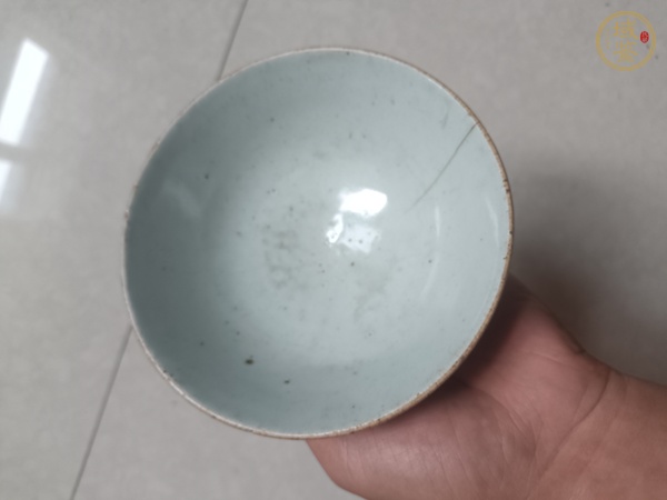 古玩陶瓷豆青釉碗真品鑒賞圖