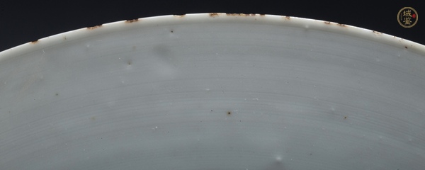 古玩陶瓷花卉紋青花盤真品鑒賞圖